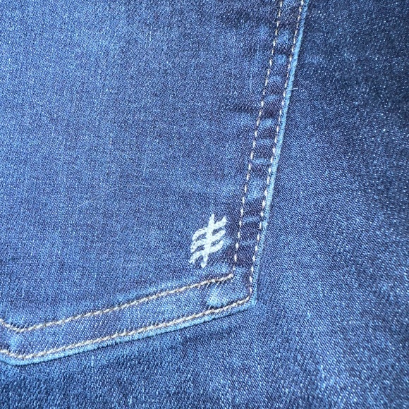 Silver Jeans Co. Infinite Fit Mid Rise Bootcut Jeans - Picture 4 of 6